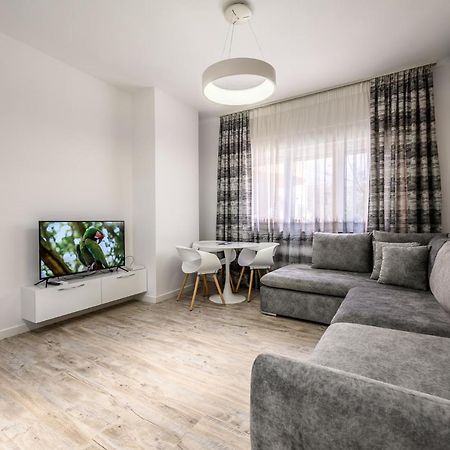 Miku Apartment-City Walk 1Bd Stylish Apartment Tiranë Ngoại thất bức ảnh